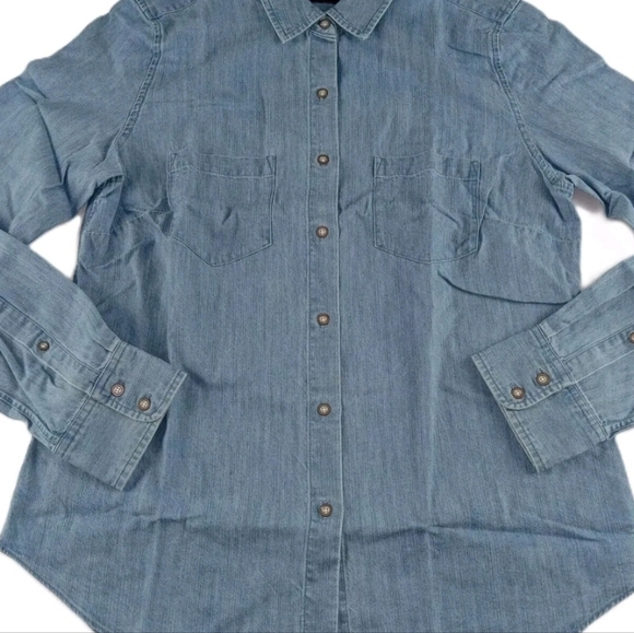 Untuckit Blue Chambray Button Down Top - Picture 3 of 3
